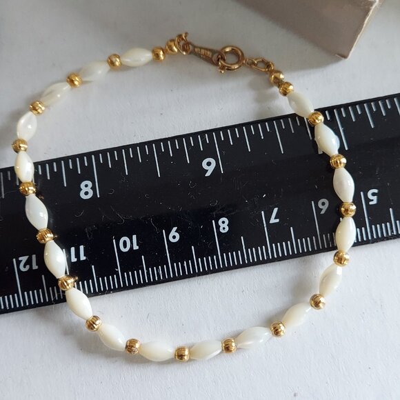 Vintage Avon Genuine Mother of Pearl bracelet - Picture 2 of 4